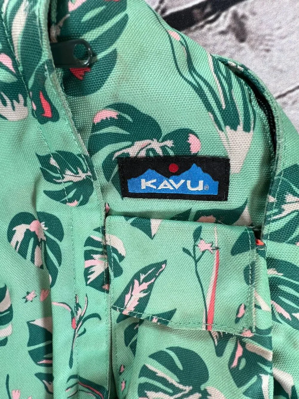 KAVU Green Rope Bag Sling Crossbody Backpack Hiking Travel Bag Tropical Leaves